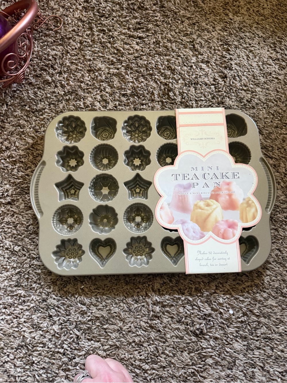 Williams Sonoma Metallic Gold Mini Tea Cake Pan with 24 Decorative Molds